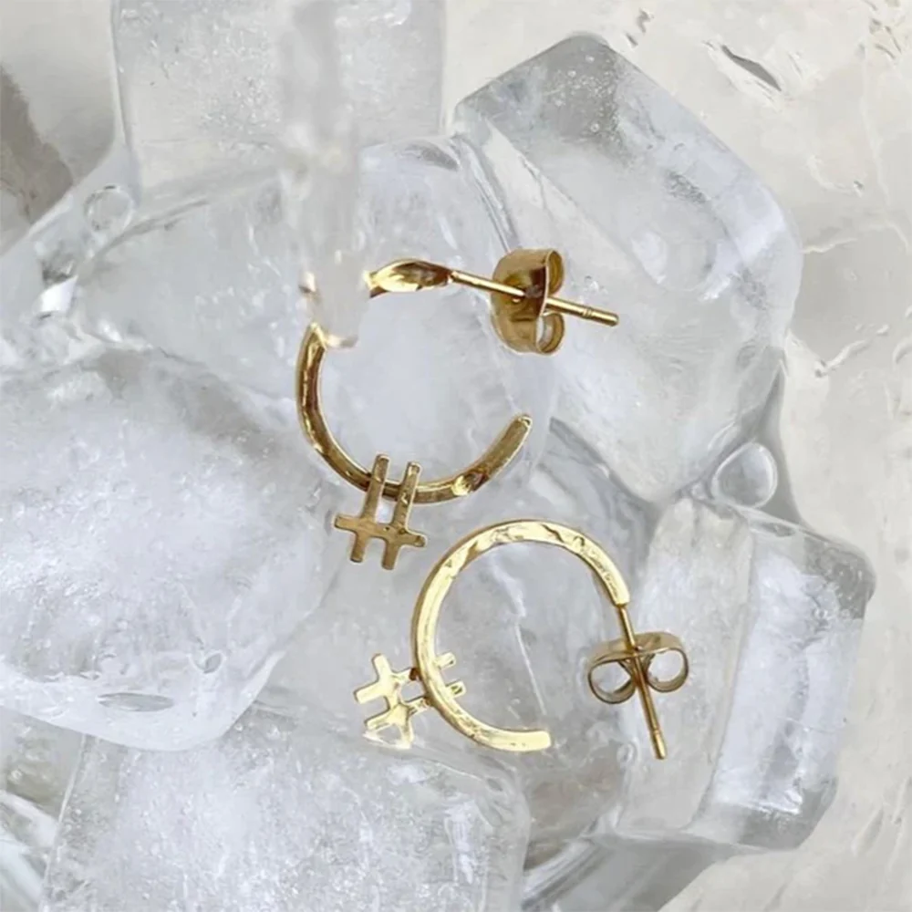 Ever Baseline Hoop Earrings Gold - Image 2