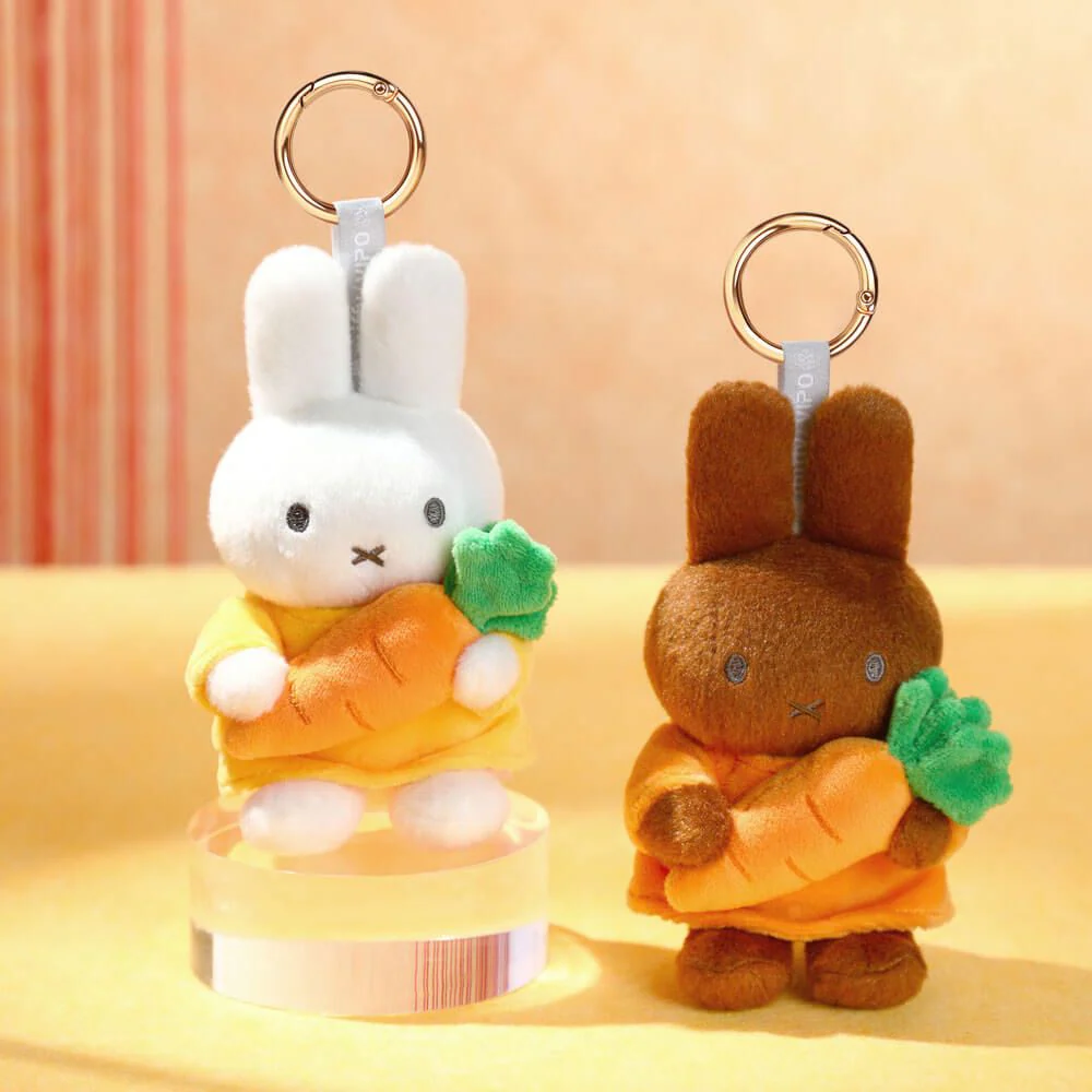 Melanie Plush Keyring with Carrot - Image 2