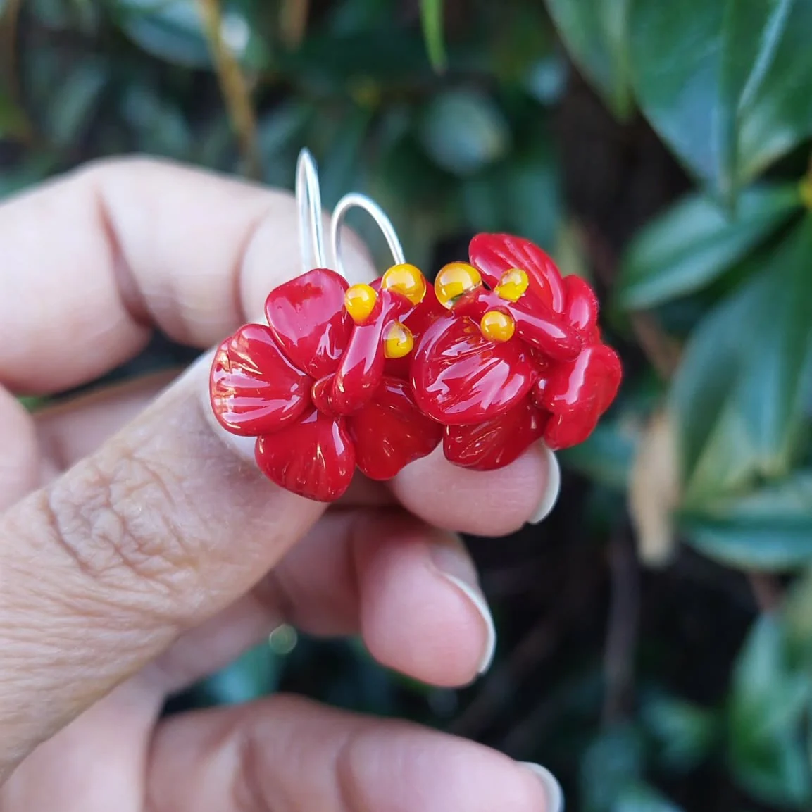Rainey Designs Glass Hibiscus Earrings Red - Image 2