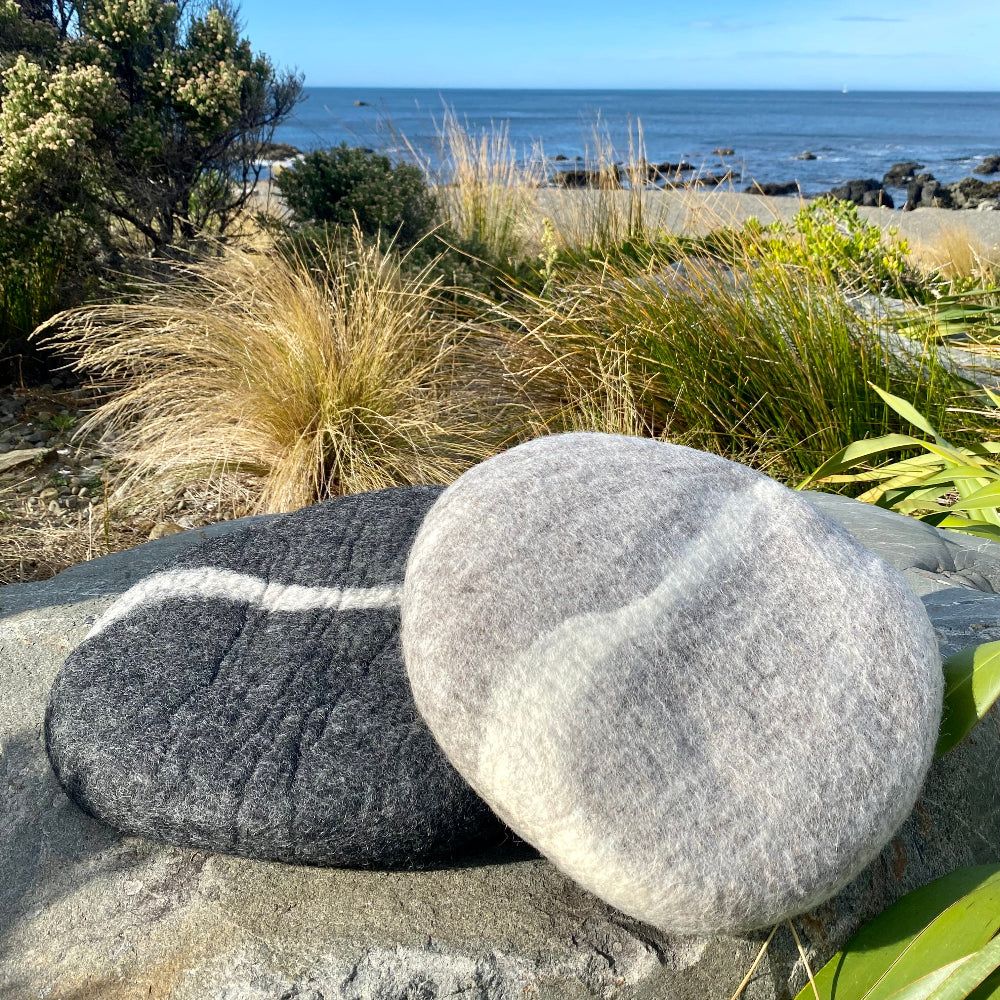 Tush Cush Cushion Rolling Stone Light Koekohe - Image 2